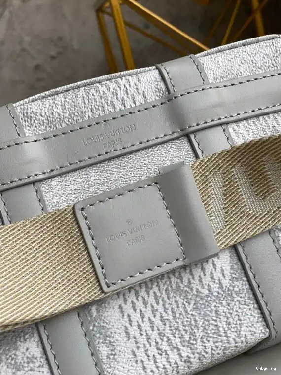 VUITTON SLINGBAG LOUIS TRUNK 0430